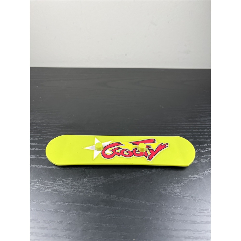 Disney Goofy Peg Green Skateboard Toy